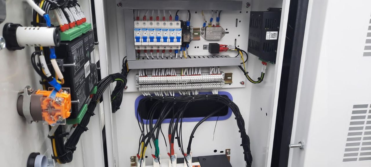 Дизельный генератор Zammer AD-100-Т400 в кожухе со встроенным АВР