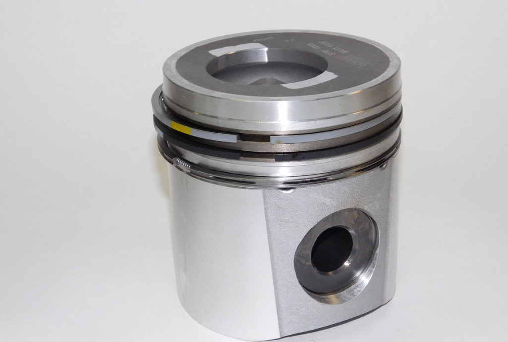 RE70688, RE70688K Поршень John Deere 6081