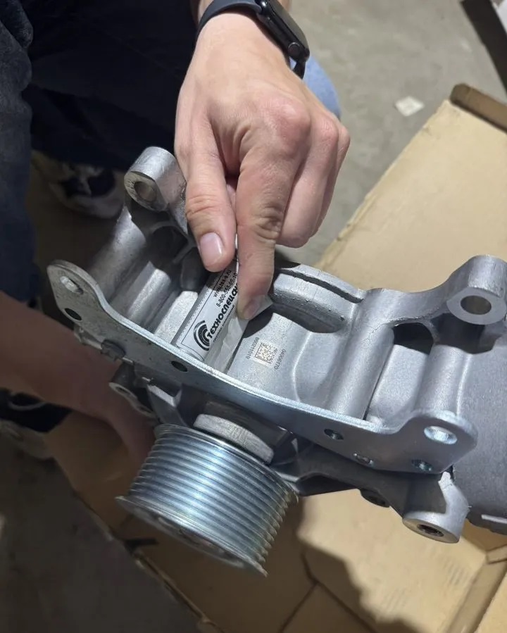 Водяной насос (помпа для дизельного двигателя) Deutz 04906170